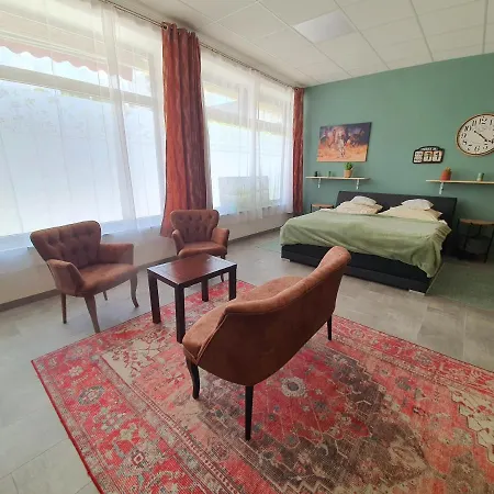 Freienwohnung Nahe Kuhsee Am Zwolf Apostel Platz * Аугсбург